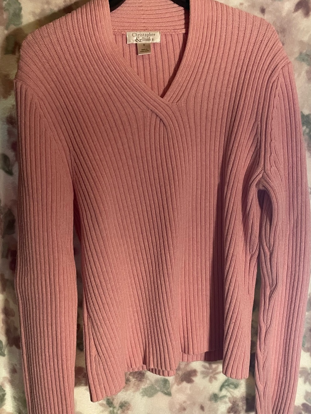 Women's Pink Ribbed V-Neck Sweater - Soft Pink